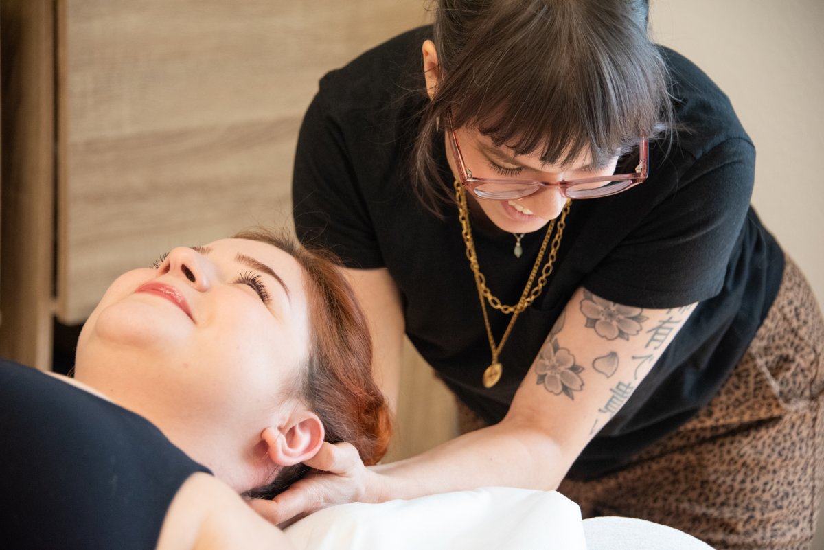 Justine Clément, Acupuncture, acupuncteur, acupunctrice, Médecine traditionelle chinoise, Physiothérapie, Physiothérapeute, Rééducation, psycho-somatique, exercices somatiques, neuroatypie, Le Mont-sur-Lausanne, Mont sur Lausanne, Le Mont, Physio, holistique, santé, traitement, thérapie, thérapeute, Lausanne, accompagnement holistique