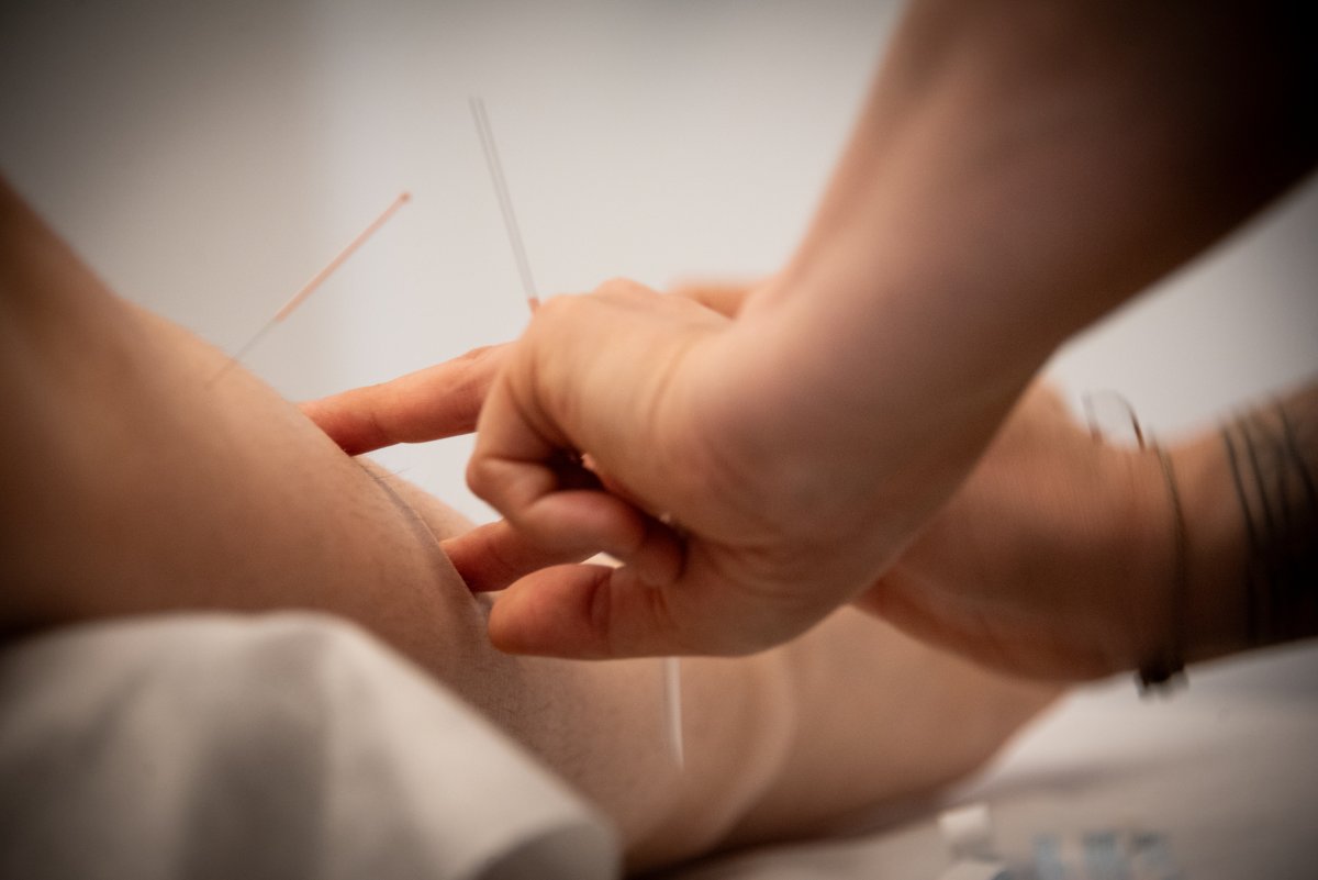 Justine Clément, Acupuncture, acupuncteur, acupunctrice, Médecine traditionelle chinoise, Physiothérapie, Physiothérapeute, Rééducation, psycho-somatique, exercices somatiques, neuroatypie, Le Mont-sur-Lausanne, Mont sur Lausanne, Le Mont, Physio, holistique, santé, traitement, thérapie, thérapeute, Lausanne, accompagnement holistique